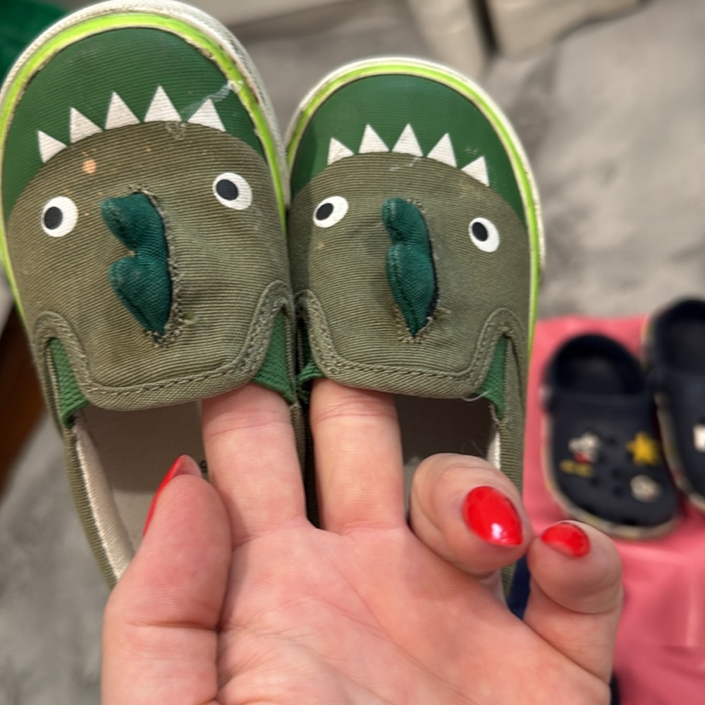 Lot of 6 pairs of toddler boy size 6 shoes - Picture 7 of 9